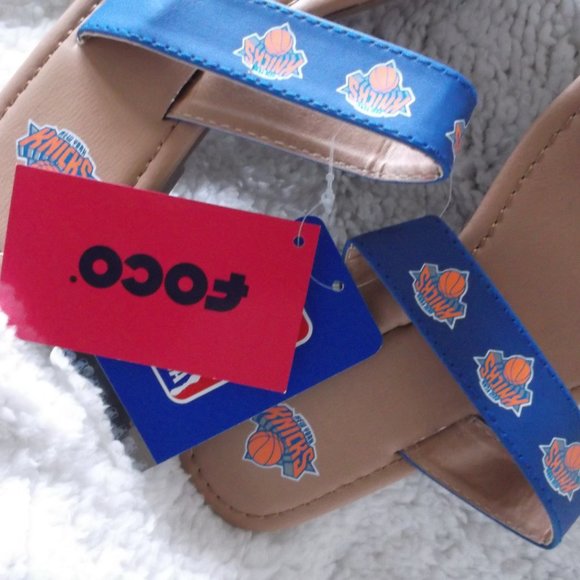 NWT - New York Knicks Double Strap Sandals - Small (5/6) - Picture 2 of 11